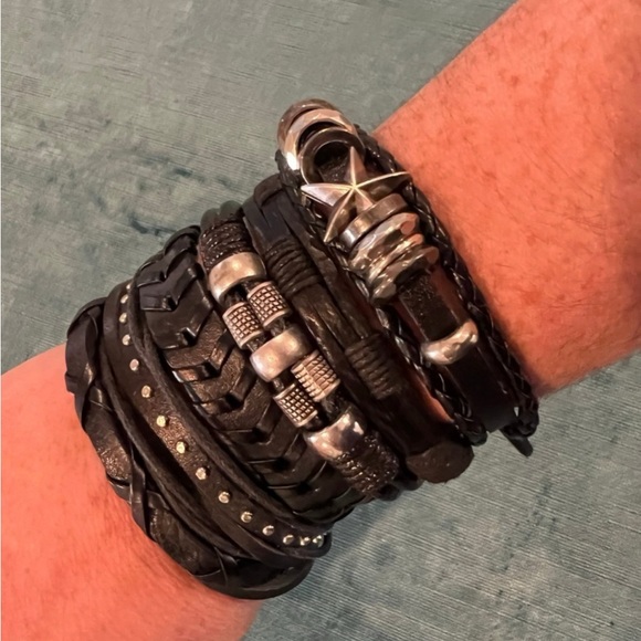 Black leather bracelet with multiple strands- adjustable - Picture 6 of 6